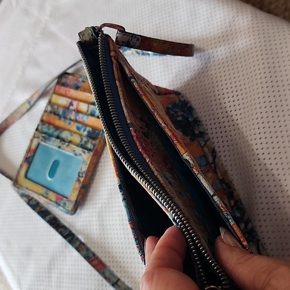 Hobo small cadence crossbody with wallet - Picture 4 of 7